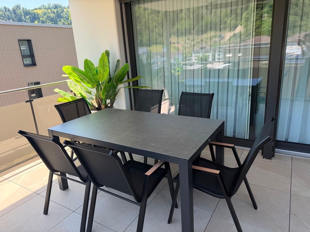 Set di tavolo e panche: Gartentisch mit 6 Stühlen – Usato da Ebikon venduto da JAKOV17 3