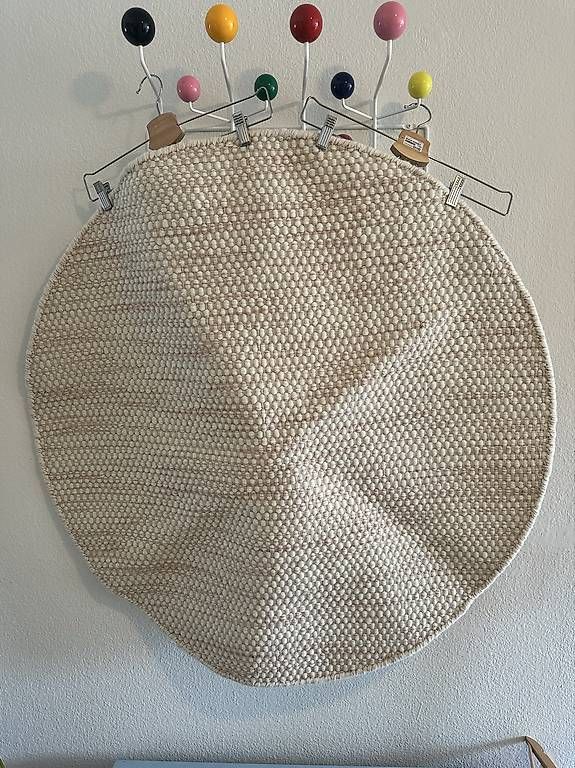 Teppiche: Kinderteppich Creme/Rosa - Durchmesser 100 cm – Gebraucht aus Basel von BALE21 2