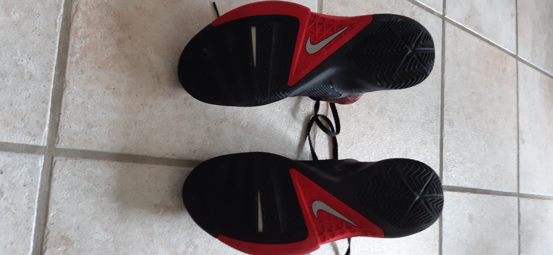 Nike Scarpe da uomo: Nike Basktballschuhe  44 – Usato da Oberuzwil venduto da sebar2 1