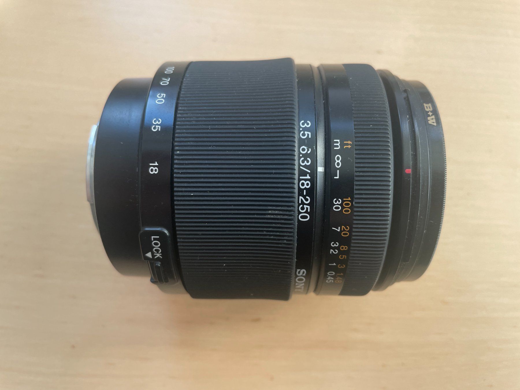 Sony Obiettivi: Sony Superoomobjektiv 18-250 (A-Mount) – Usato da Liestal venduto da fisch19