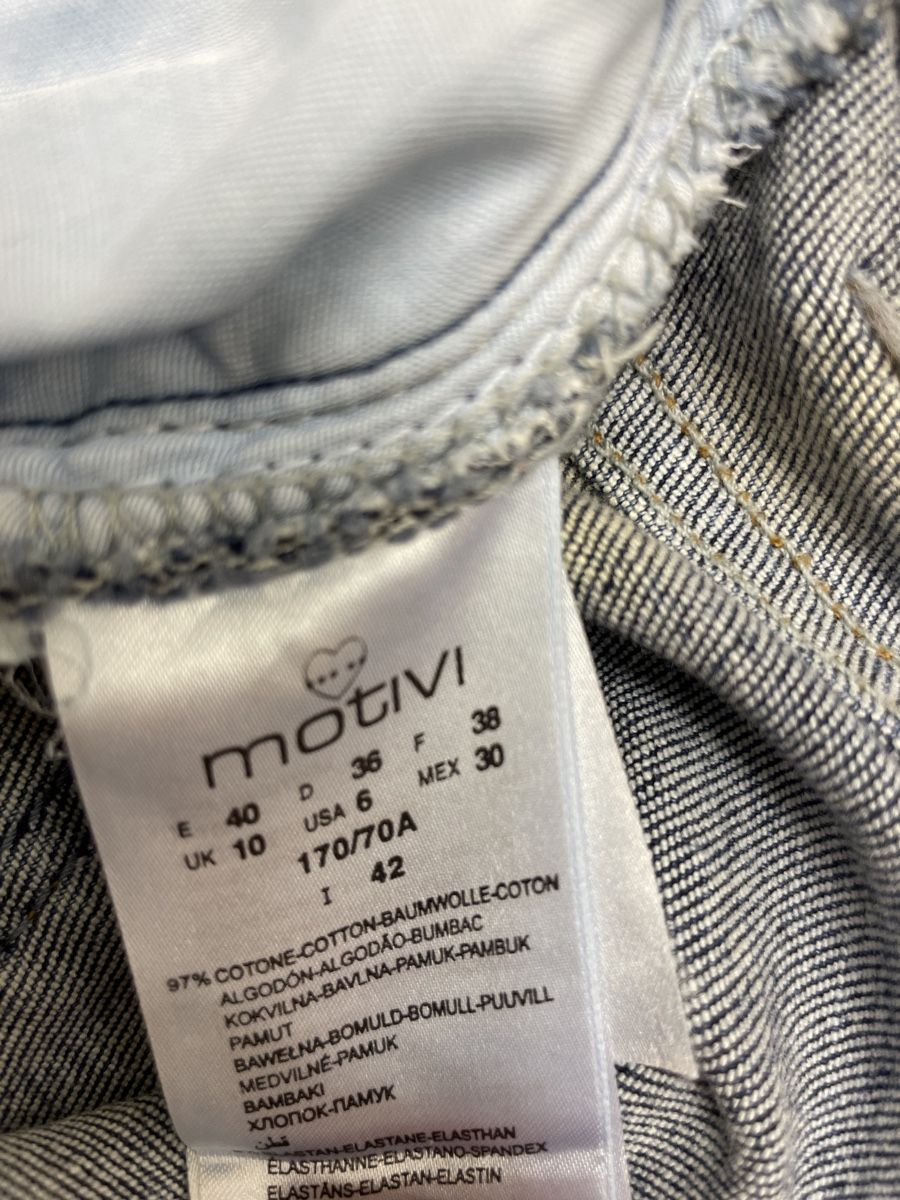 Jeans: Jeans strappati con paillettes – D'occasion à Cagiallo par Misschiacci- 4