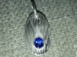 Unikat Silber Anhänger mit blauem Saphir