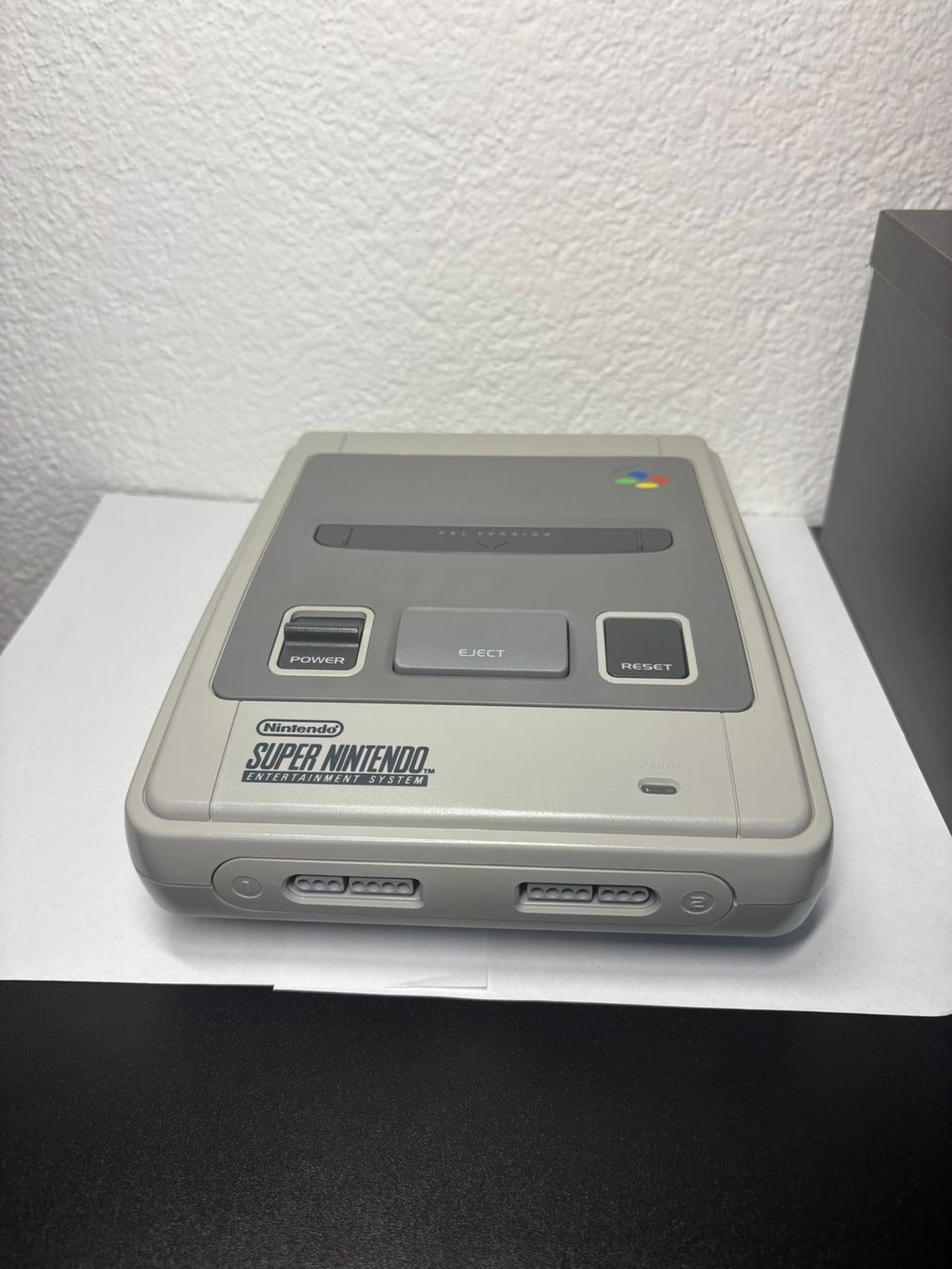 Nintendo Konsolen: Super Nintendo SNES Konsole mit 2 Controller und Adapter – Gebraucht aus Bern von kYoZZ