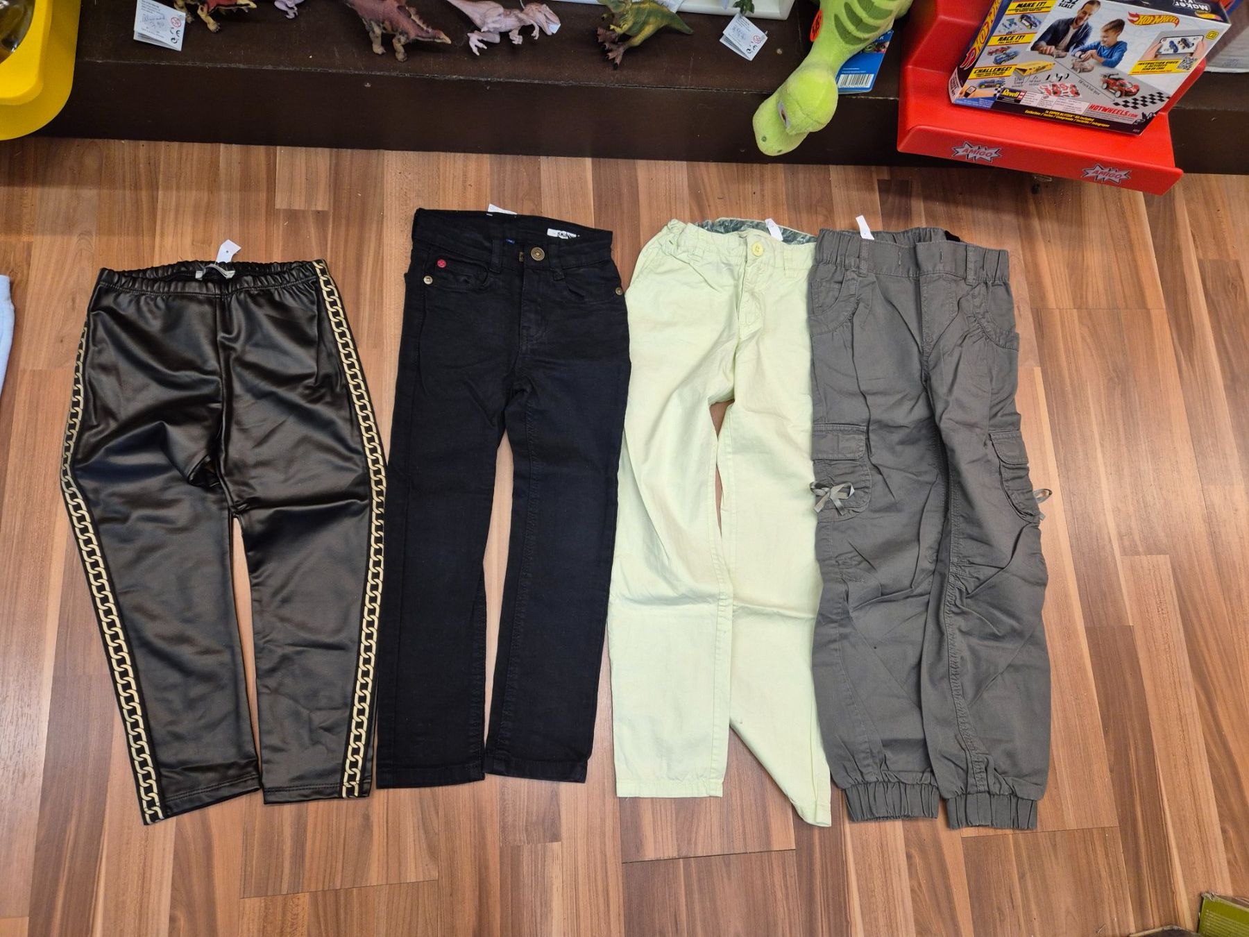 Hosen: 4 Hosrn gr 122 B4 – Gebraucht aus Schwarzenburg von Flamingo07