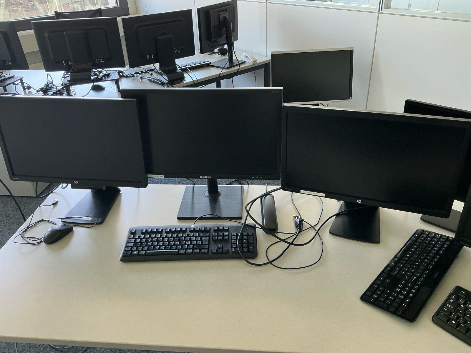 Monitor: Posten mit IT Zubehör – Usato da Zürich venduto da PIPM_Switzerland 2