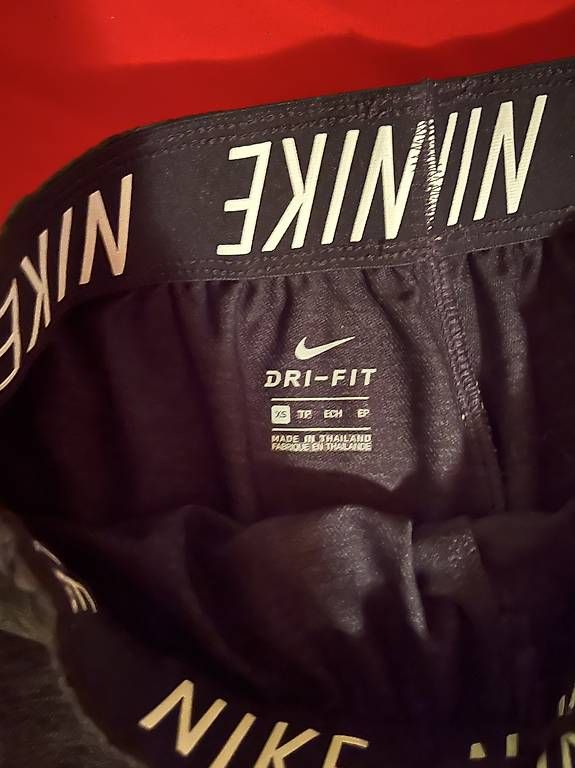 Pantalons: Nike Sporthose kurz – D'occasion à Buttisholz par Katja_H 1