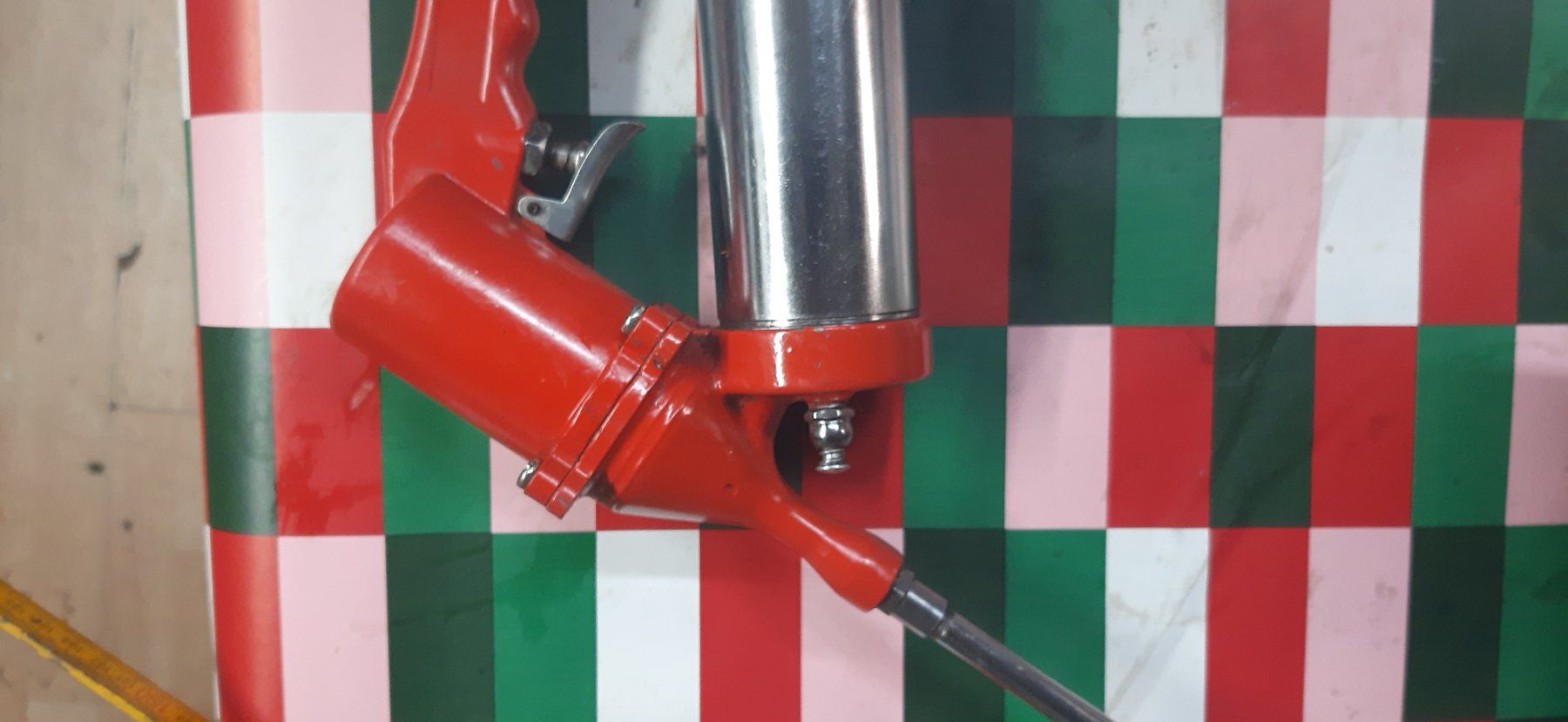 Tutti gli attrezzi: Fettpresse – Usato da Uhwiesen venduto da Timtim 1