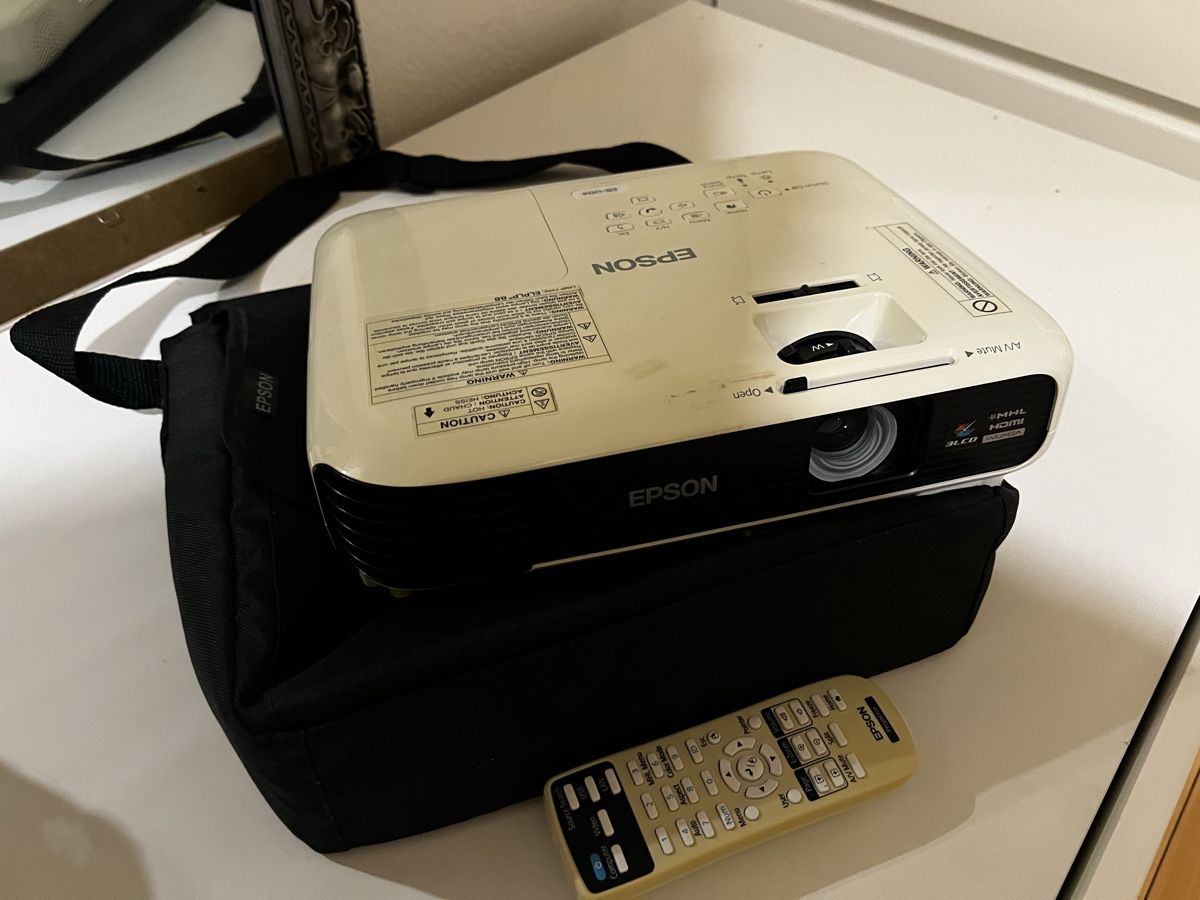 Epson Proiettori: Epson EB-U04 Full HD Beamer + Tasche & Halterung – Usato da Winterthur venduto da alibey8400 1