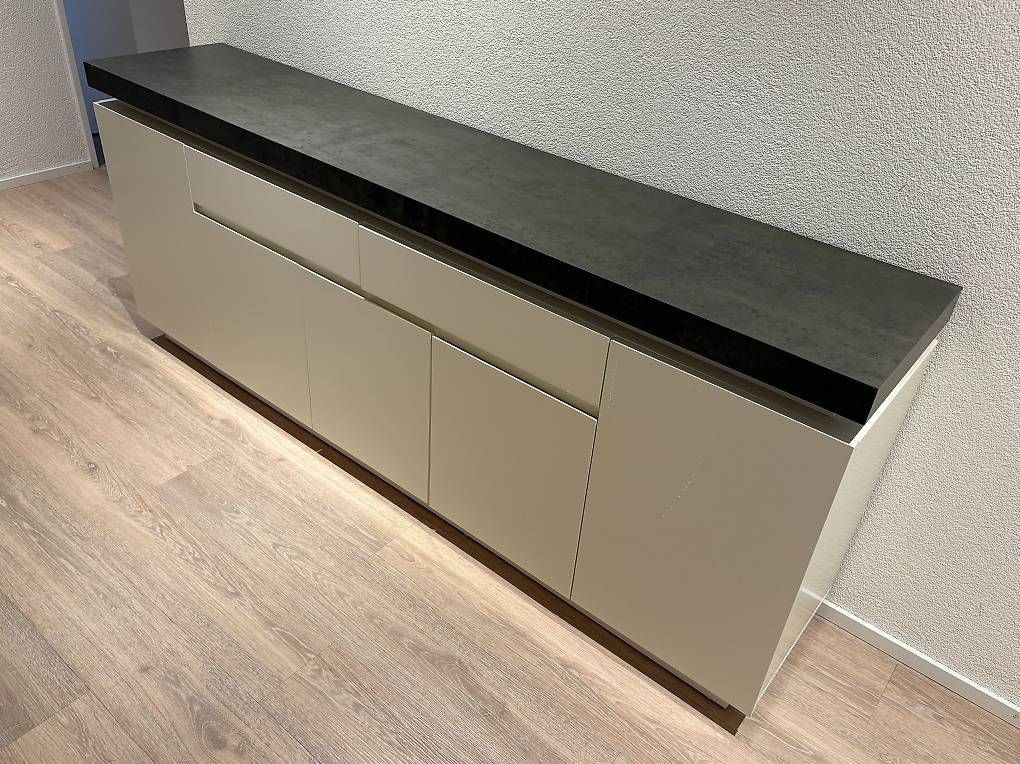 Cassettiere: Modernes Sideboard 200cm weiss/beton – Usato da Rombach venduto da lucamattei 1
