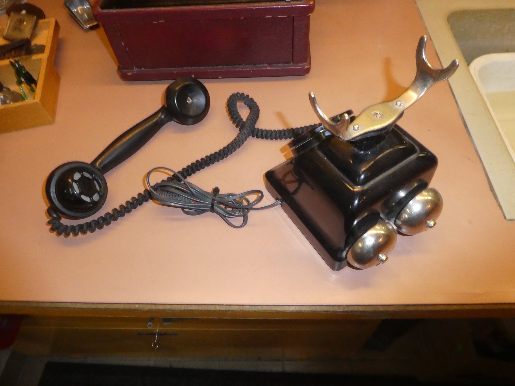 Telefone: Altes Telefon Bakelit Drehscheibe mit Nummern – Gebraucht aus Chur von Diversico2010 2