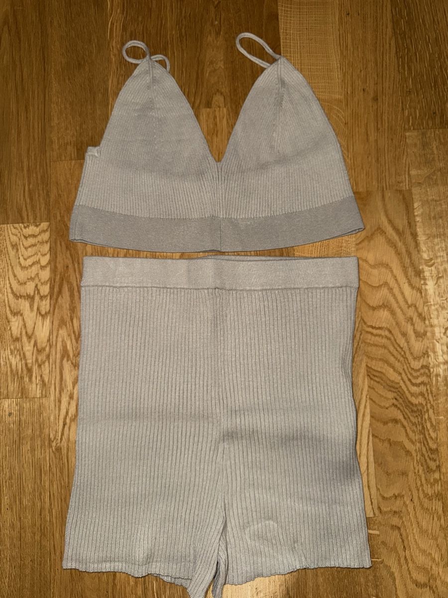 Lots de vêtements: Zweiteiler Rippstrick – D'occasion à Zürich par sabrina.gonc
