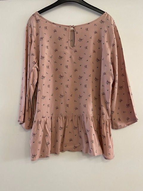 Blusen: Bluse mit schönem Blumenmuster ! Gr. M ! – Gebraucht aus Brügg BE von better14 1