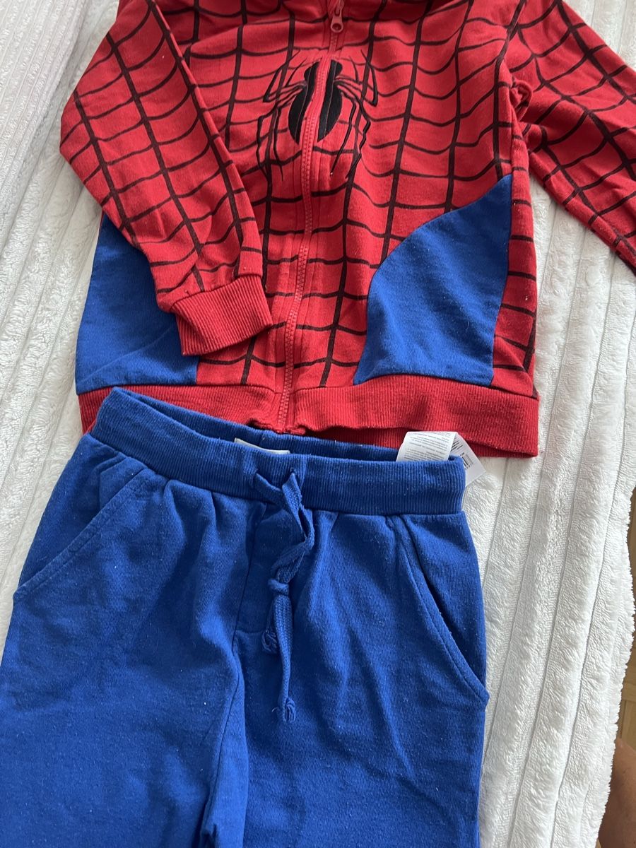 Kleiderpakete & -sets: MARVEL SPIDERMAN TRAINERANZUG GR 128 – Gebraucht aus Basel von theo-g77 4