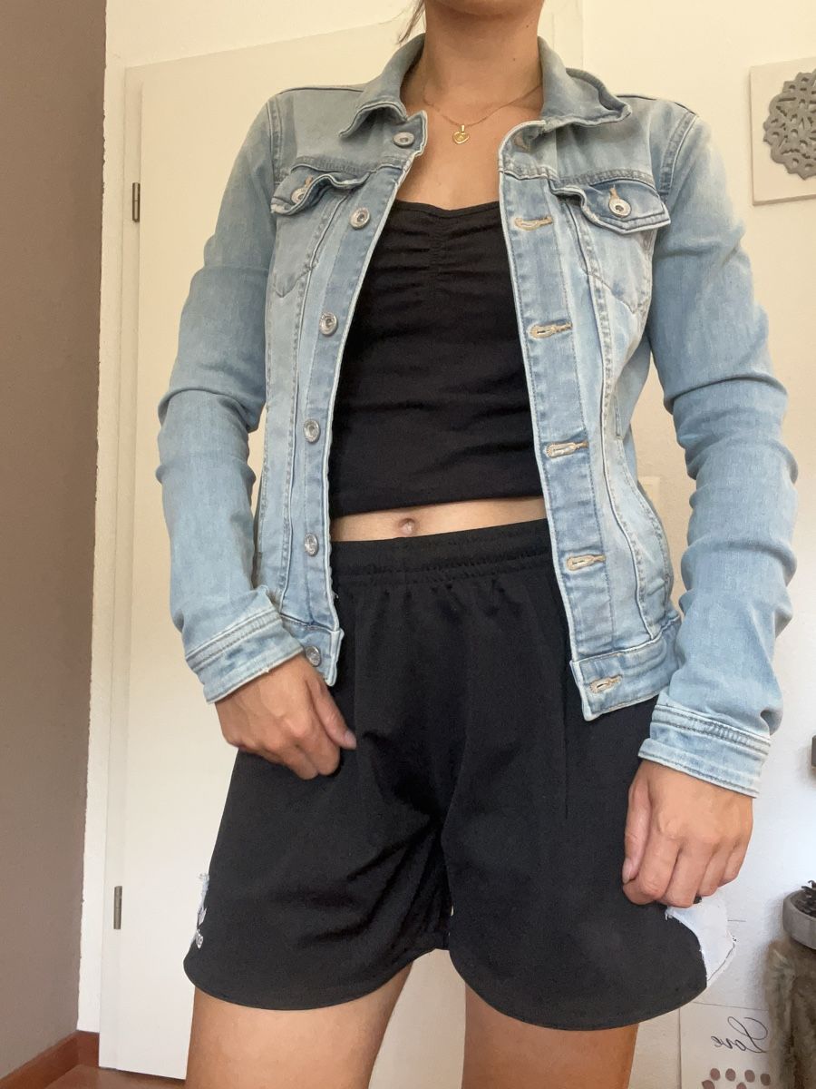 Vestes: Jeansjacke hell – D'occasion à Wil AG par larwe 1