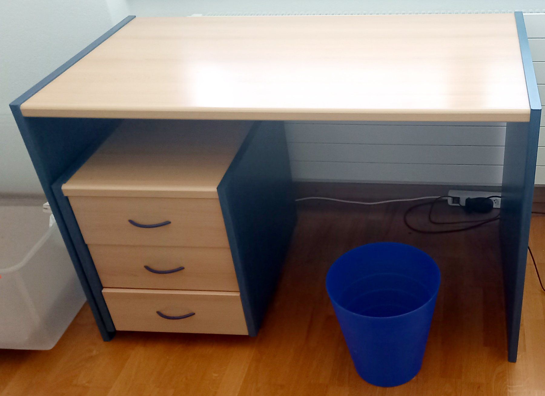 Scrivanie: Bürotisch mit Korpus auf Rollen – Usato da Langenthal venduto da lilly-kate