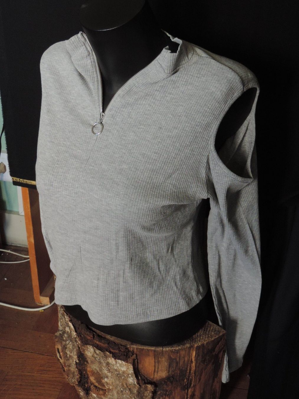 Top: haut manches longues gris – Usato da Genève venduto da Axelle333 1