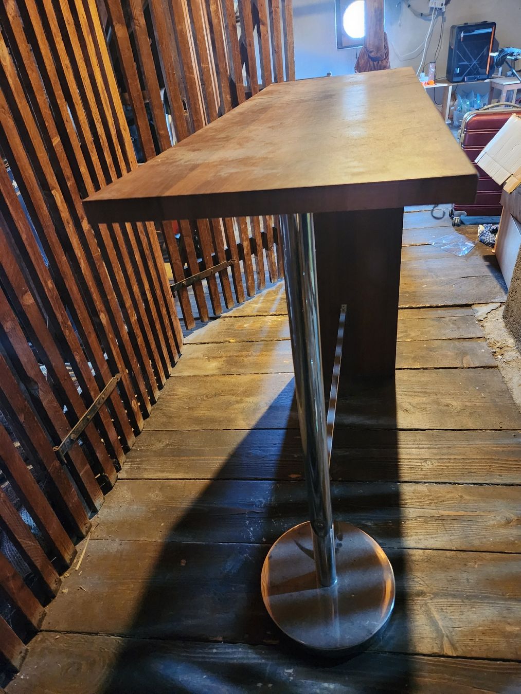 Allestimento di negozi e stand fieristici: Stehtisch, Nussbaumfurnier – Usato da Zürich venduto da laesso 2