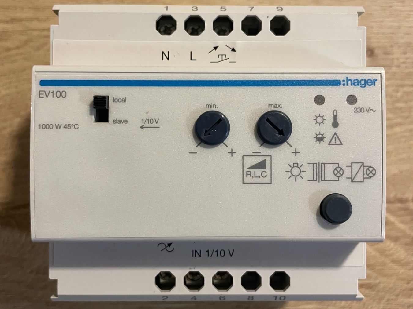 Hager Interrupteurs: Hager EV 100 Ferndimmer universal 1000W – D'occasion à Amriswil par ALPHATERRA