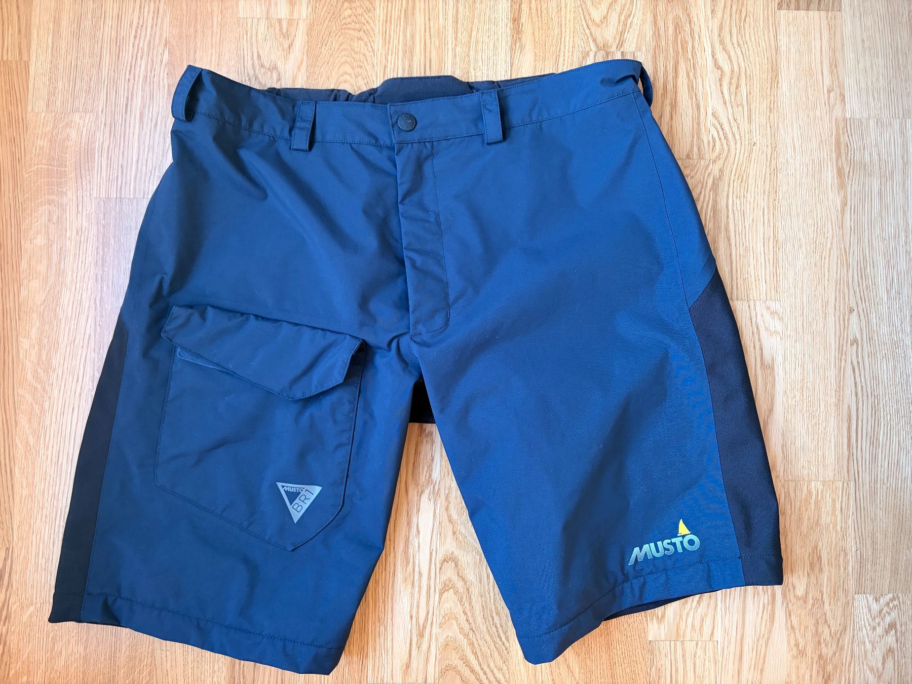 Musto Pantaloni: Musto BR1 Waterproof Short – Usato da Zürich venduto da evivas