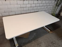 Schreibtisch höhenverstellbar weiss elektrisch Zustand gut