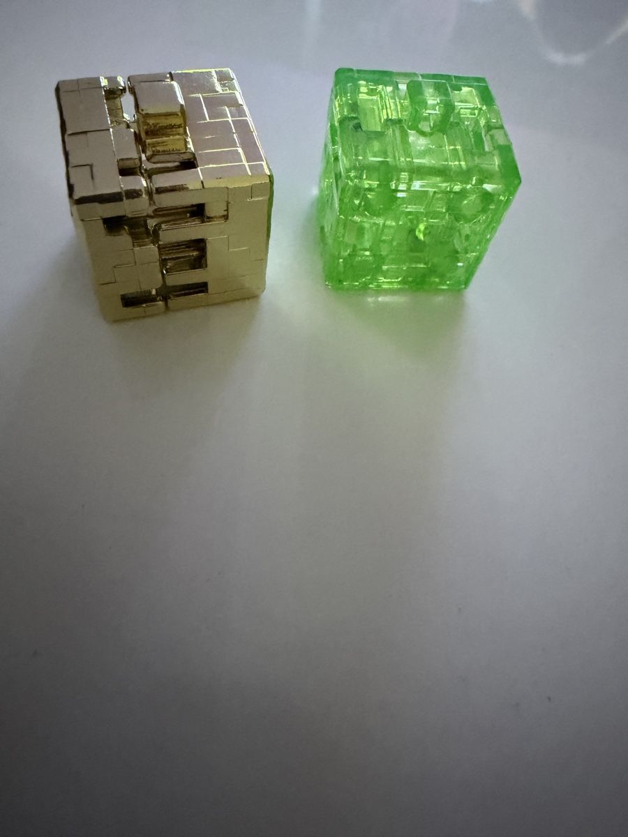 Statuette: Kinder Joy Minecraft Emerald Block – Nuovo (secondo la descrizione) da Oftringen venduto da ste_mp2b