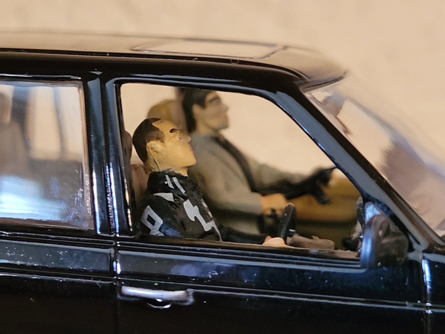 Land Rover Modellini d'auto: Auto 1:43 - Range Rover - Diorama James Bond 007 – Nuovo (secondo la descrizione) da Payerne venduto da tintin08 6