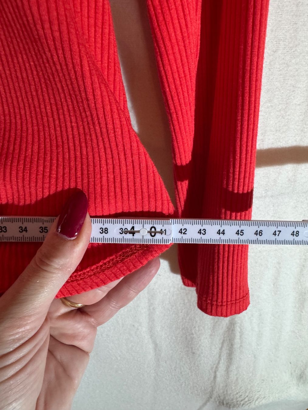 Pulls & Sweat-shirts: Schöner roter Pullover mit Spitzenrand – D'occasion à Grosswangen par second_hand_dress 5