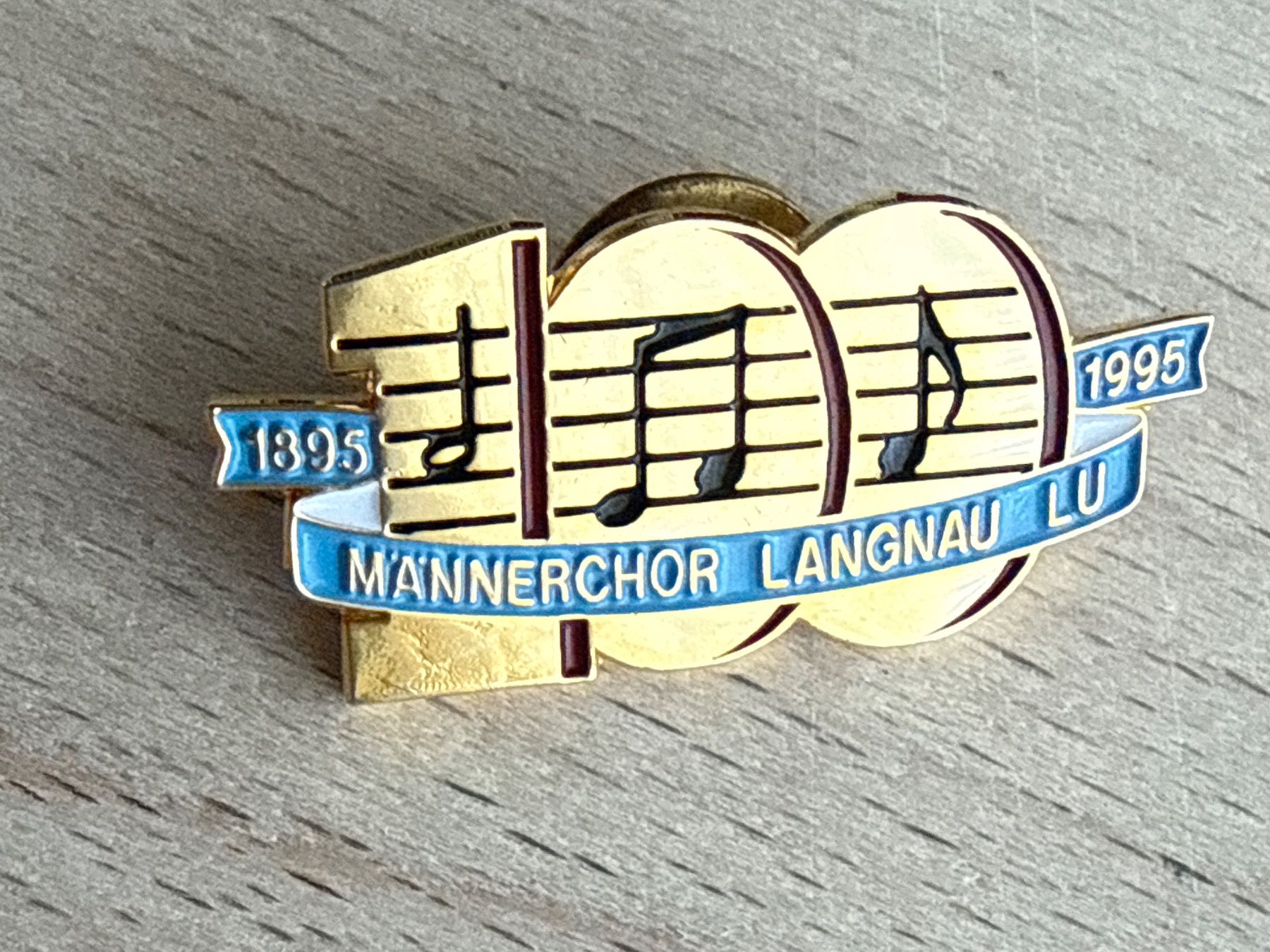 Plaketten & Abzeichen: Pin Männerchor Langnau LU – Gebraucht aus Glattbrugg von Schweigmatt