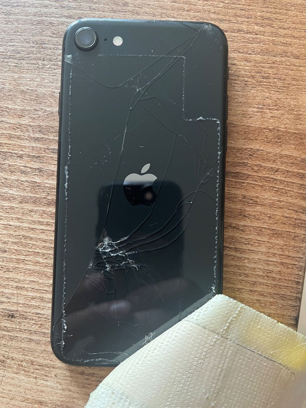 Apple Portables: iPhone SE 2. Generation 128 GB – Défectueux à Luzern par redstripebwoy 1