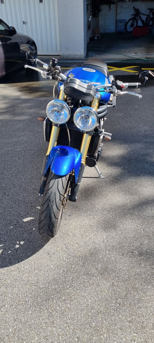 Triumph Strada: Triumph Speed Triple 1050 – Usato da Emmenbrücke venduto da Lareo
