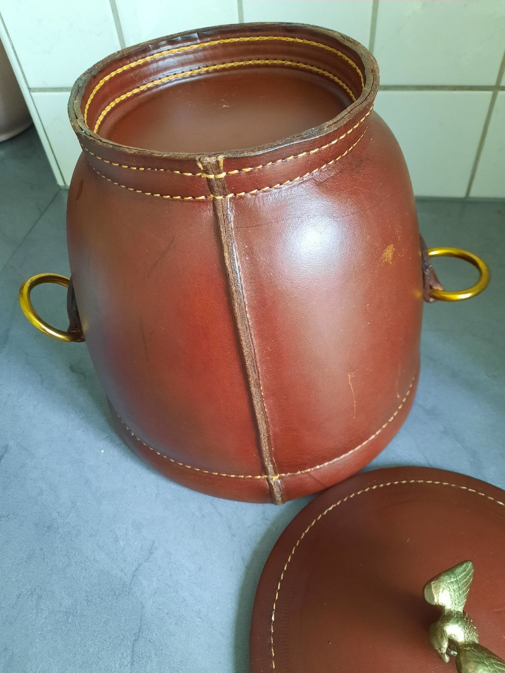 Altro per la casa: SEAU À GLAÇONS, en CUIR. VINTAGE – Usato da Le Locle venduto da marylise01 4