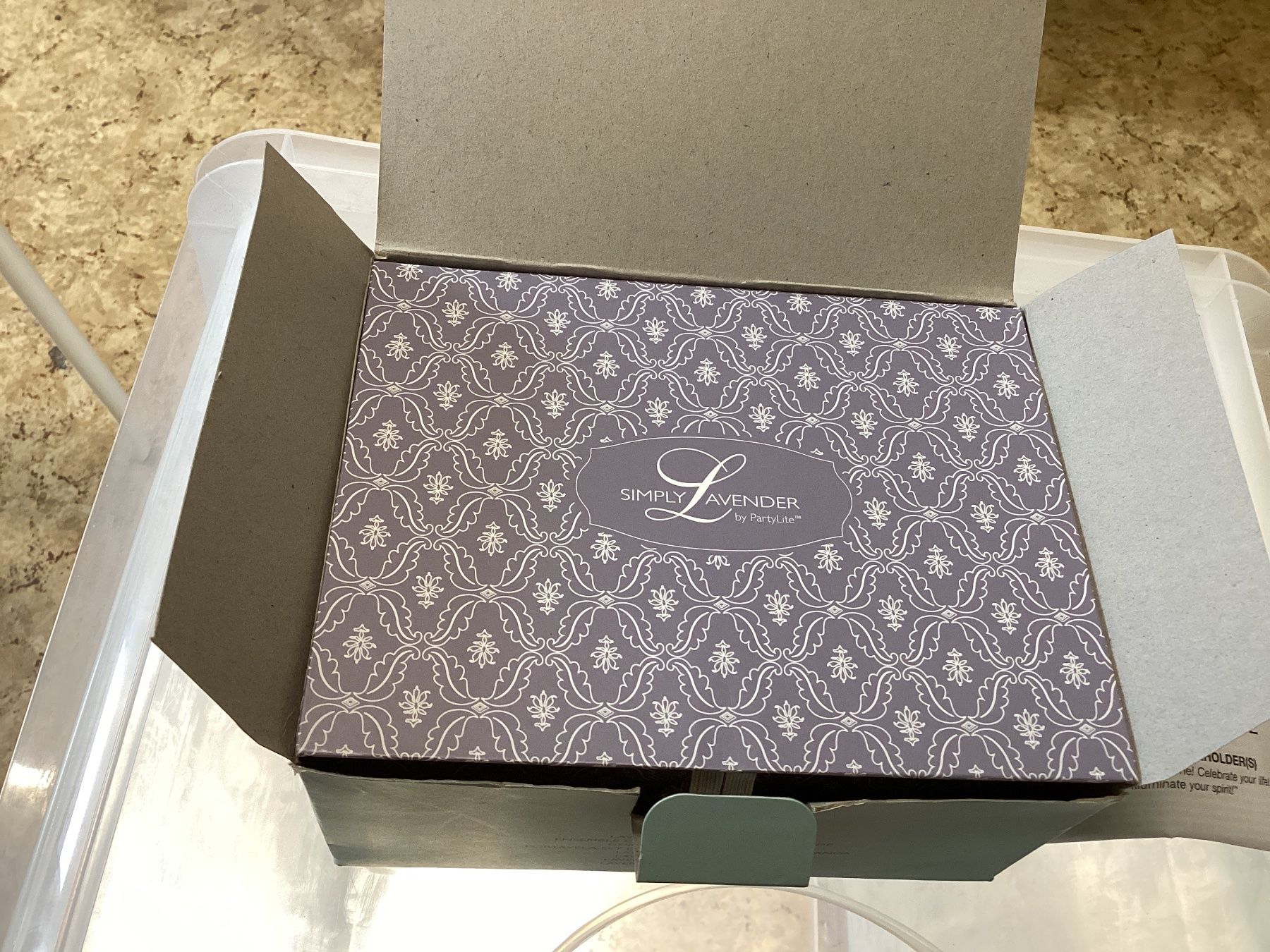 Partylite Candele: Lavender Duftkerzen-Set,neu, Originalverpackt,Top! – Nuovo e nell'imballaggio originale da Lyss venduto da Nigudasschaf 1