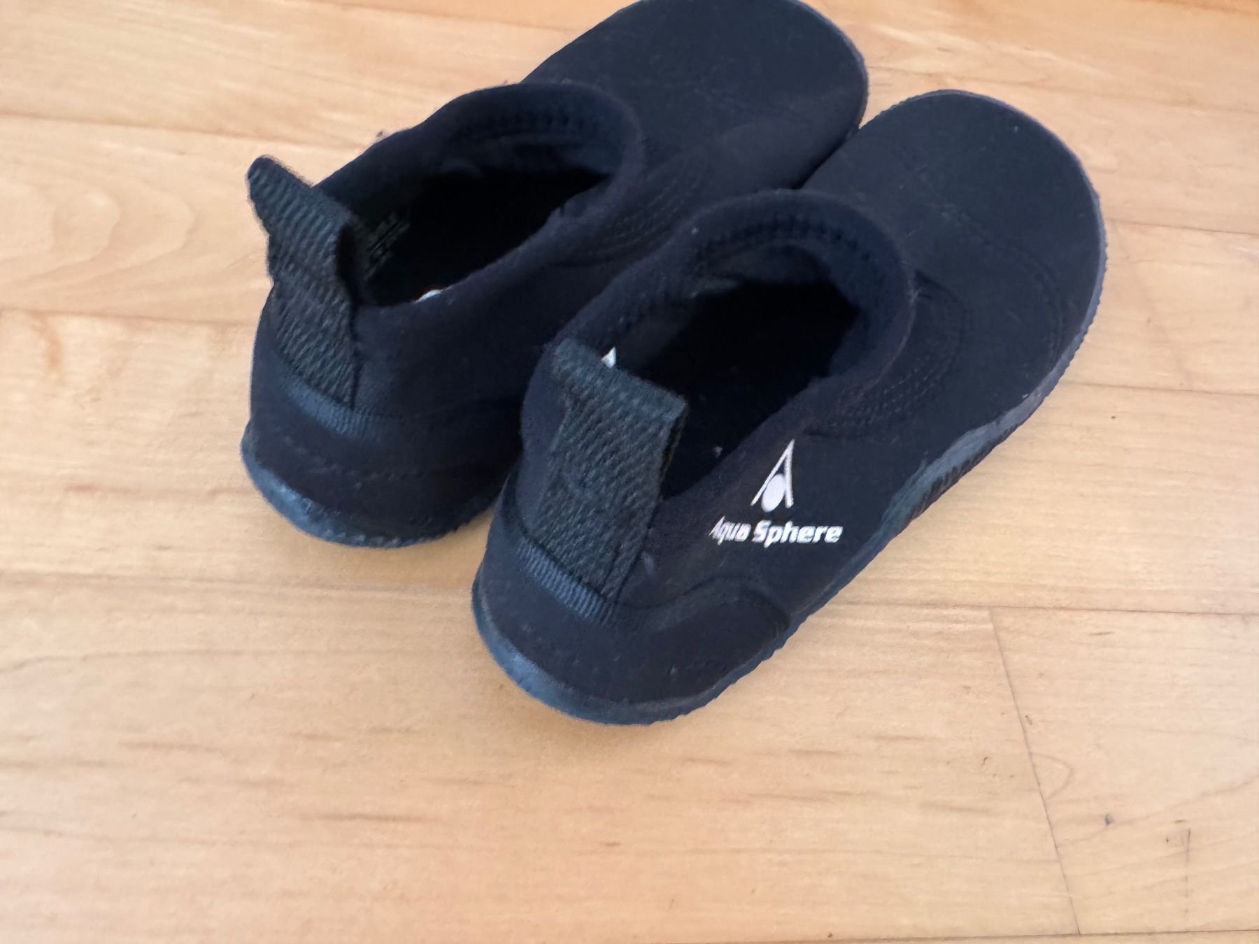 Scarpe da uomo: Badeschuhe Aqua Sphere schwarz, Gr. 36/37 – Nuovo (secondo la descrizione) da Uster venduto da Niamgro 1