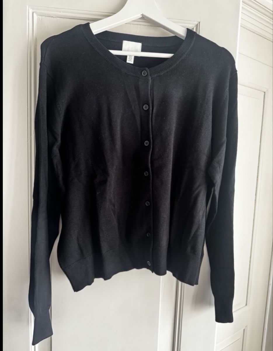 H&M Giacche: Feinstrick-cardigan. Schwarz, Neu. – Nuovo (secondo la descrizione) da Zürich venduto da ber_78xz