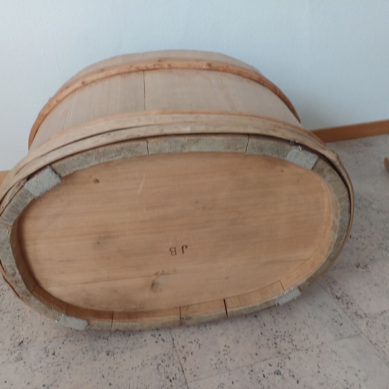 Sonstiges für Haushalt & Wohnen: Ovales Holzgefäss mit Deckel – Gebraucht aus Trimmis von grrose 4