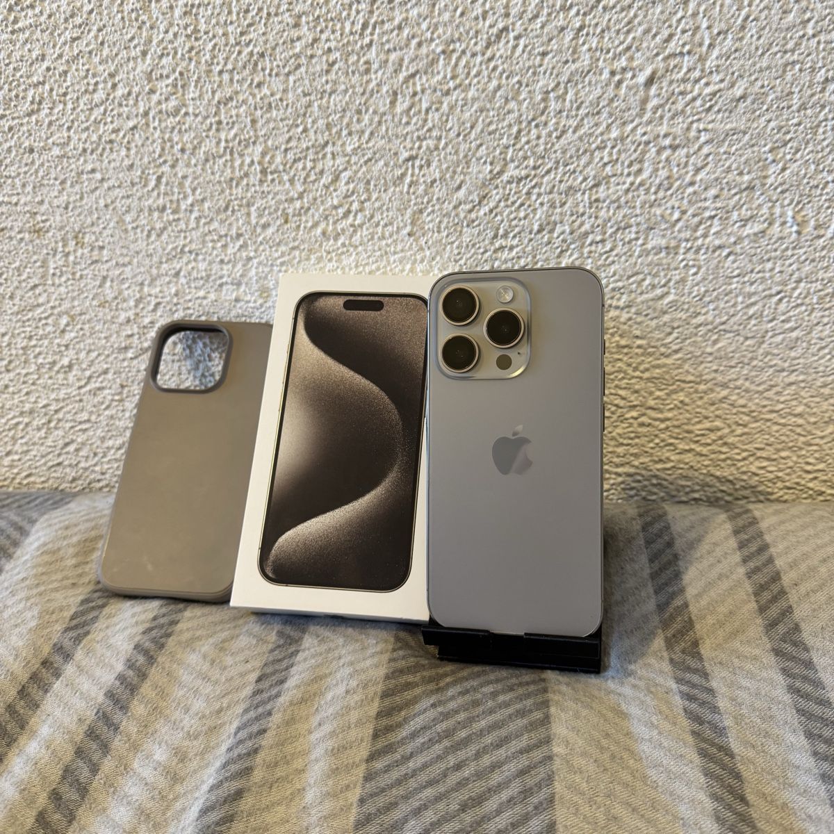 Apple Telefoni cellulari / Smartphones: Iphone 15 Pro 256Gb – Usato da Cham venduto da Dzhurswitz