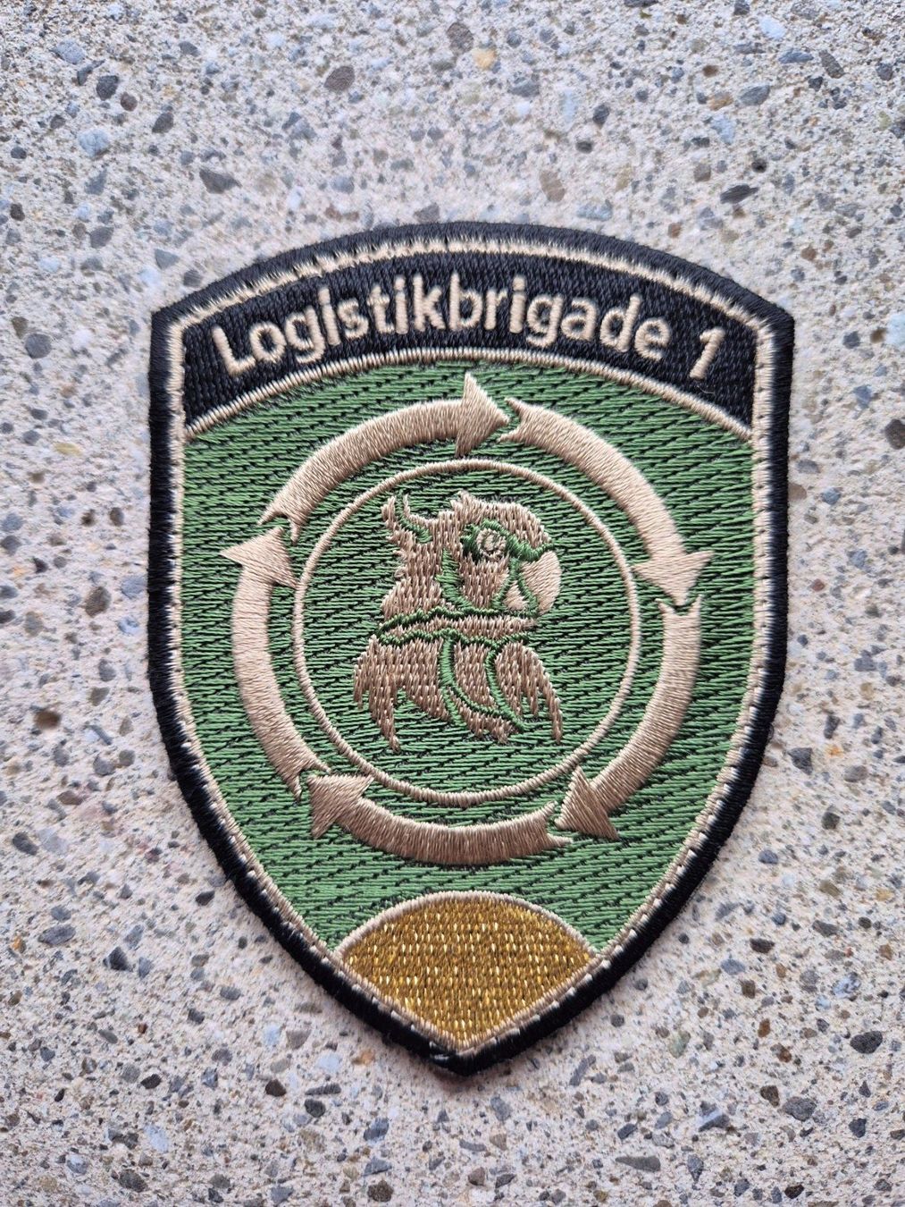 Schweizer Armee Placchette & Badge: *** Badge Logistikbrigade 1 mit klett *** – Nuovo e nell'imballaggio originale da Riedholz venduto da fr_sIruP