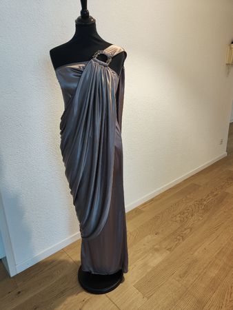 Abendkleid lang grau mit Ziersteinbesatz Grösse 36
