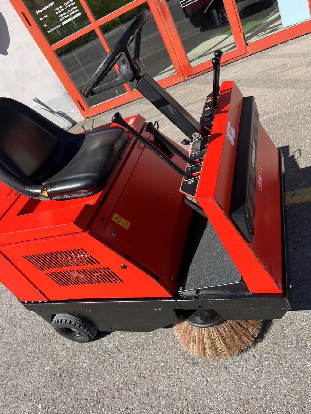Hako Tutte le macchine: Kehrmaschine Hako – Usato da Hinwil venduto da Kaamil 2