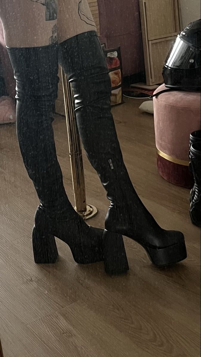 Scarpe da donna: Overknee Plateau Boots in schwarz – Nuovo (secondo la descrizione) da Wettingen venduto da unerhoertlaut 5