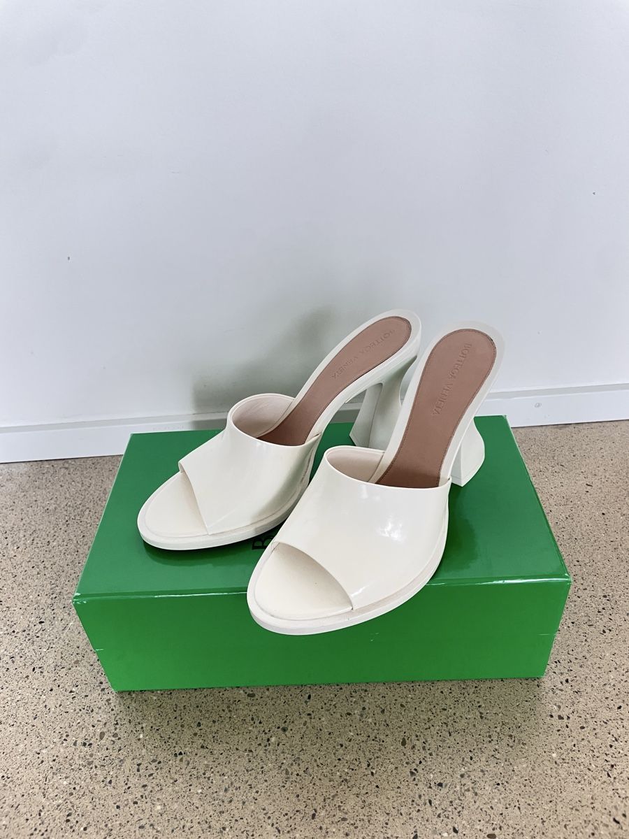 Bottega Veneta Scarpe da donna: Bottega Veneta Cha Cha Mules – Nuovo (secondo la descrizione) da Stäfa venduto da Nicole093 2