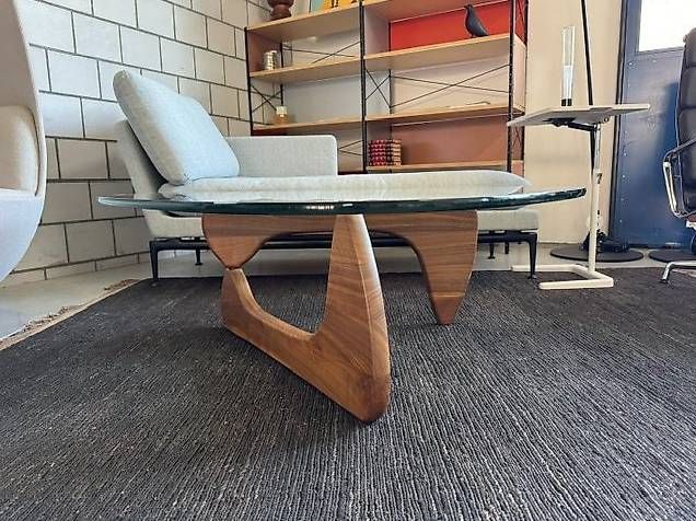 Vitra Tische: Vitra Coffee Table, Nussbau – Gebraucht aus Zollikofen von OberliAG