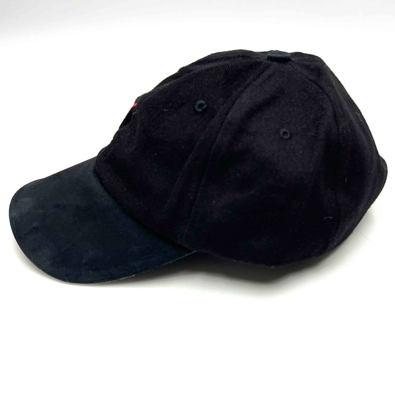 Copricapi, berretti & cappellini: Schweizer Cap - Schwarze Kappe mit Schweizerkreuz – Usato da Häusernmoos venduto da adlerfedern 1