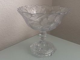 Glasschale auf Fuss, florales Muster, klarer Zustand