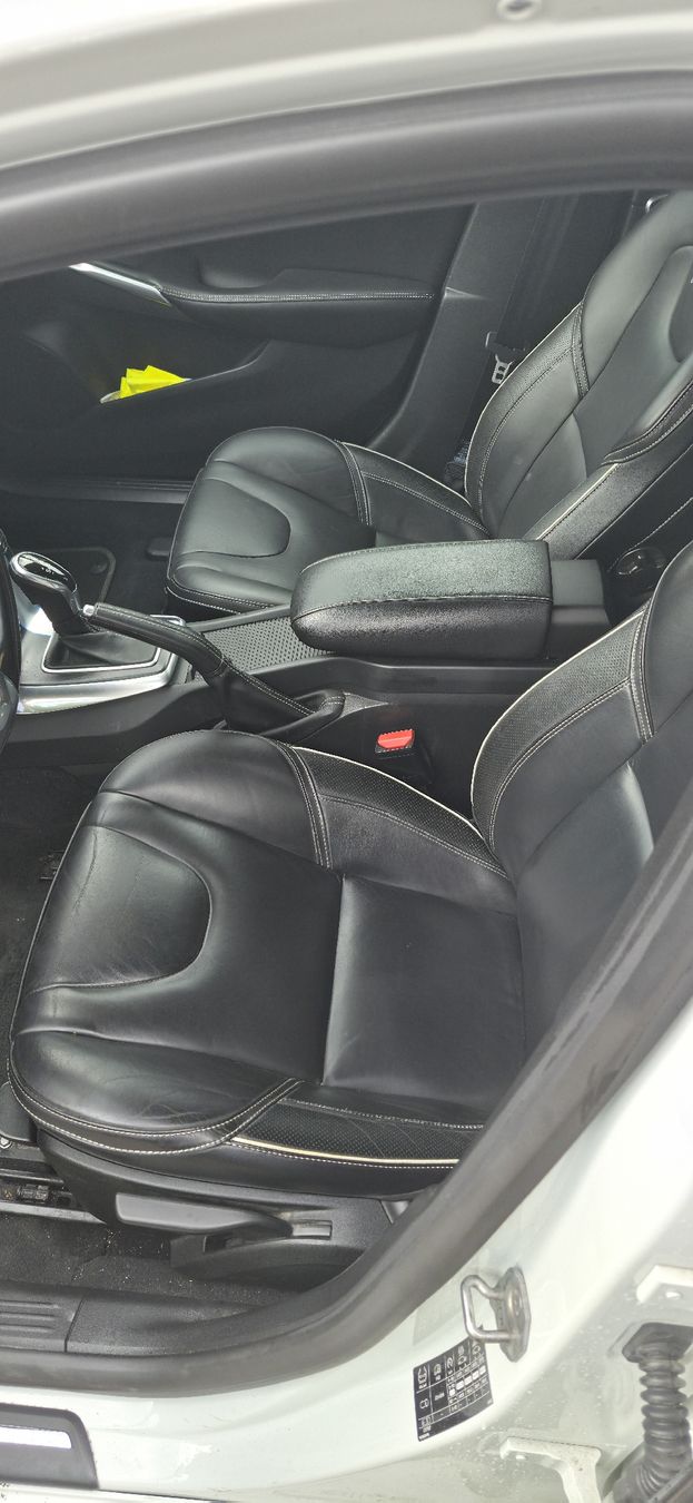 Volvo Autos: Volvo V40 T5 R-Design 254PS – D'occasion à Dottikon par spore1990 8
