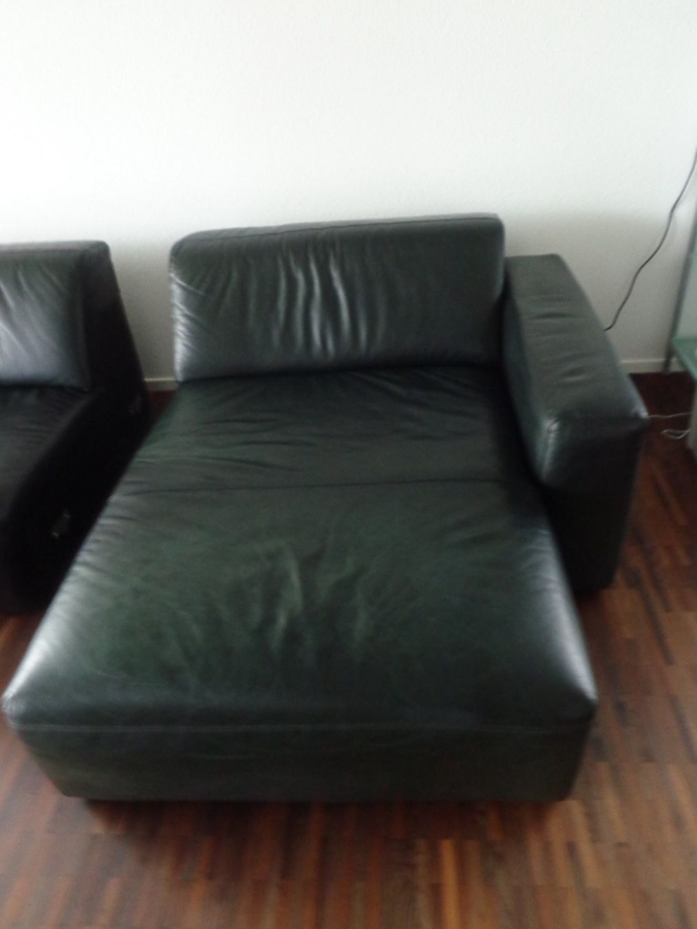 Sofas: Ledersofa zweiteilig von Möbelfachgeschäft mit Glastisch – Gebraucht aus Sirnach von spilo01 4