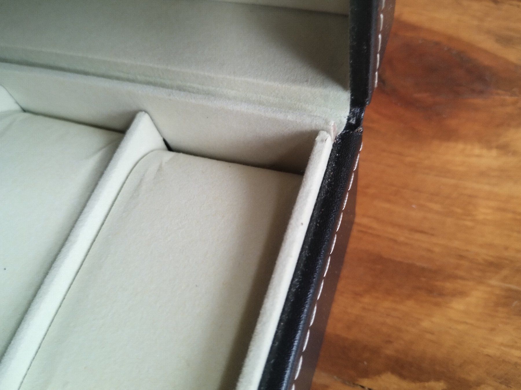 Uhrenboxen: Uhrenbox für 12 Uhren PU Leder – Neu und originalverpackt aus Lausanne von WATCH-WORLD 4
