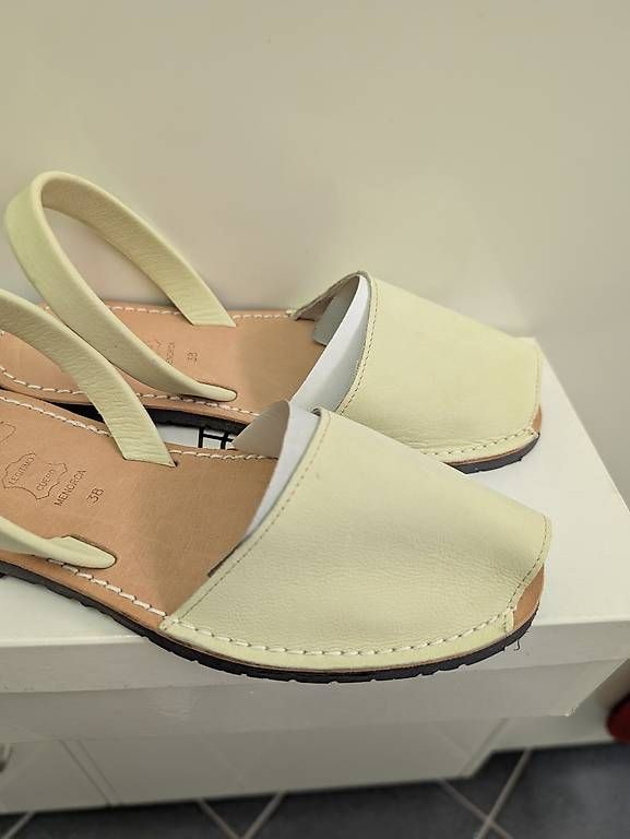 Chaussures femmes: Sommer Schuhe ungetragen – D'occasion à Uitikon Waldegg par Csilli 1