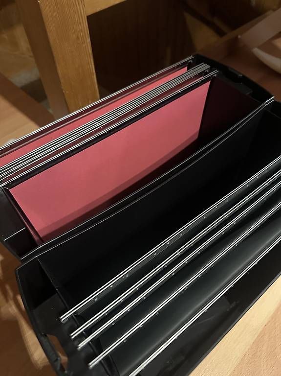 Raccoglitori: Hängeregister-Box / Archivbox mit Hängemappen  Schwarz/Rot – Usato da Bönigen venduto da Saratr03 1