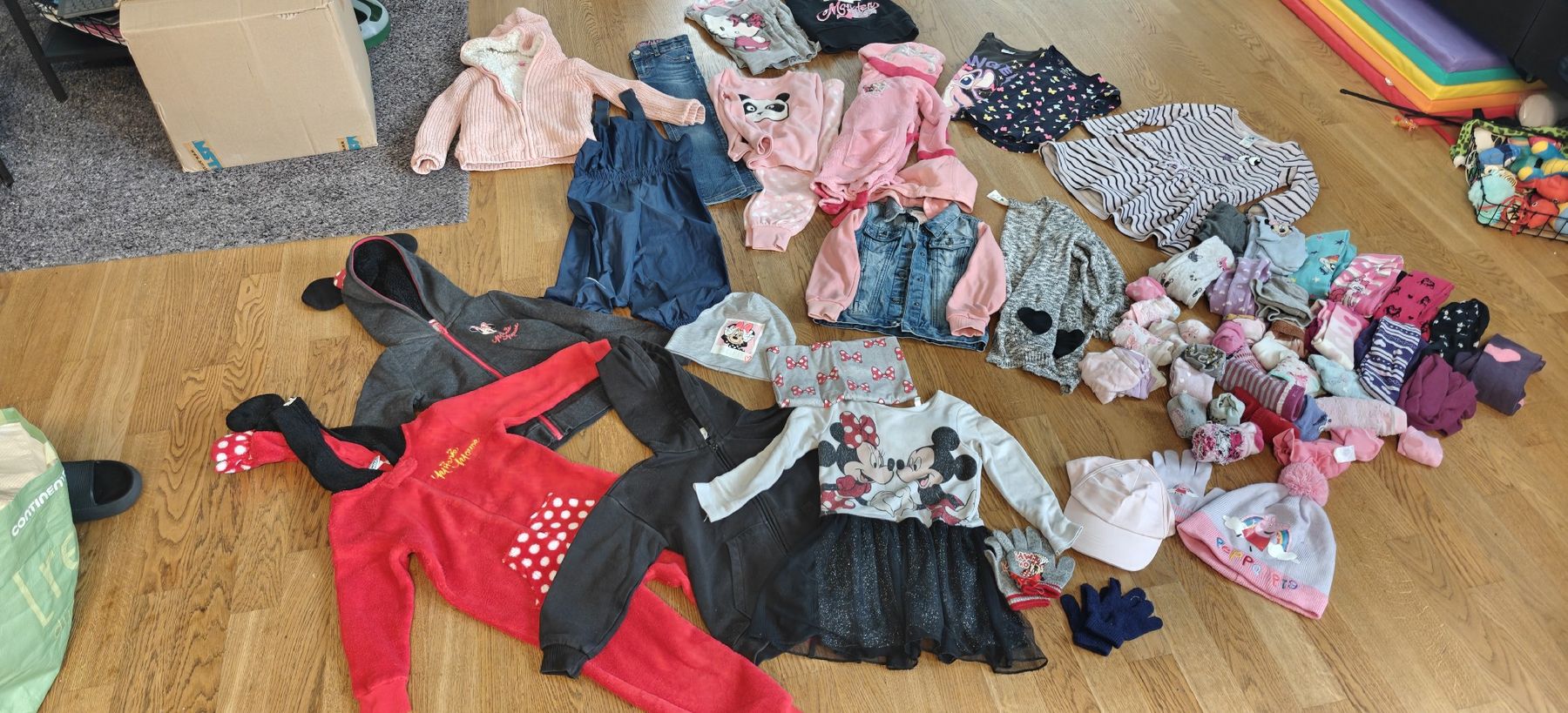 Lotti & Set di vestiti: Mädchen Set grösse: 110 circa 65 Stück – Usato da Obernau venduto da ChooseWisely